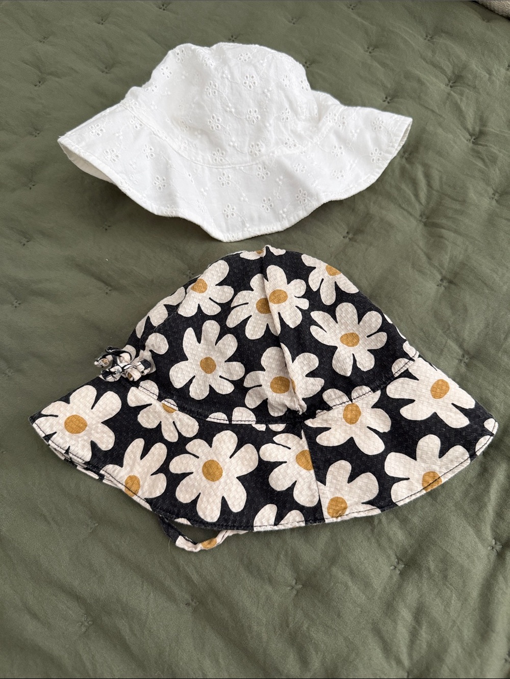 Jessica Simpson Black and Cream Floral  And Carter Baby Sun Hat -bundle